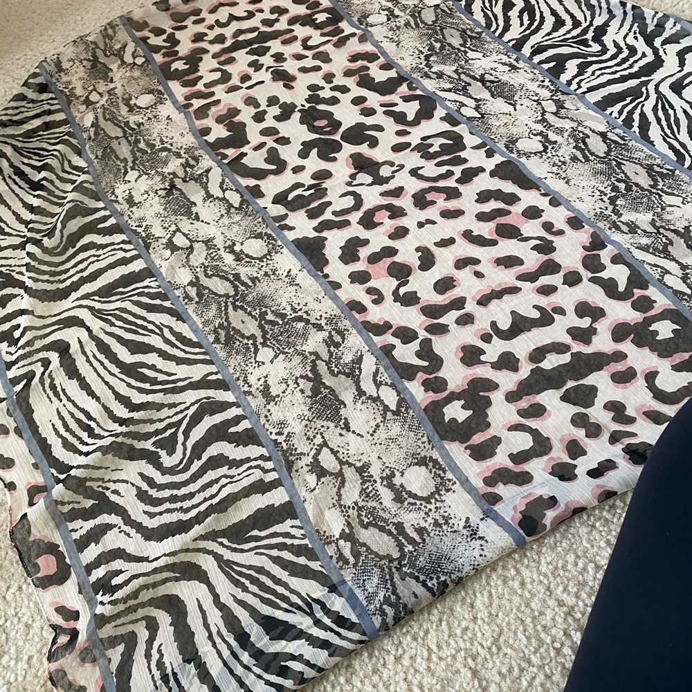 New Nine West scarf